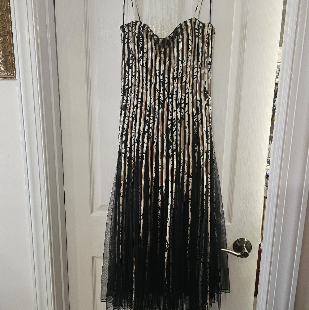 Excellent condition JS Collections.  Cocktail Dress. Sz 6, 40" long from chest.